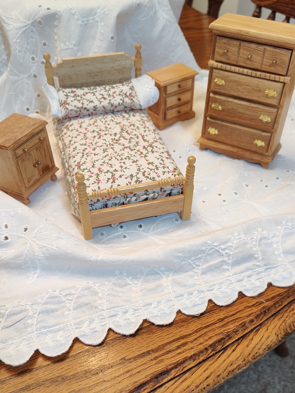 Floral Cotton Miniature Dollhouse Bedroom Set In Beautiful Oak Finish